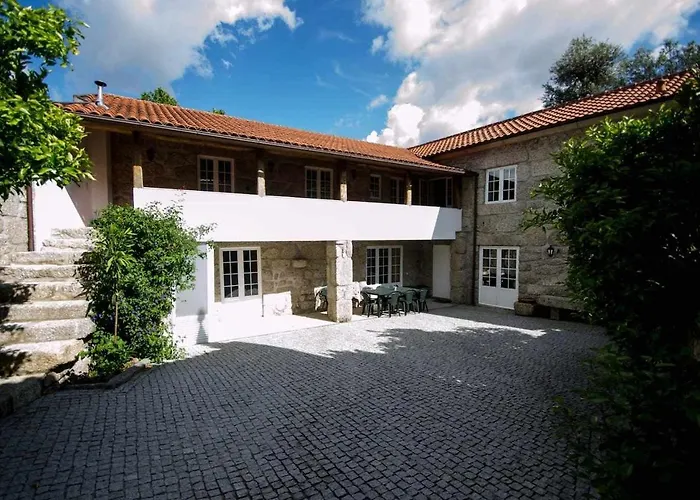 Casa De Barreiros Camelias De Basto *