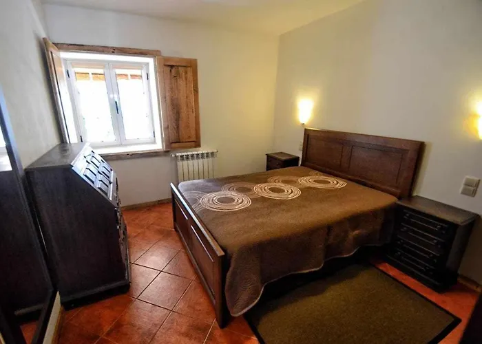 Casa De Barreiros Camelias De Basto * Lamelas (Douro Litoral)